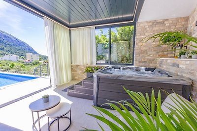 Villa Oscar mit beheiztem Pool in Makarska