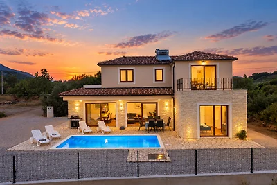 Villa Dolac mit Pool und Garten