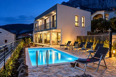 Villa Smart mit Pool in Makarska