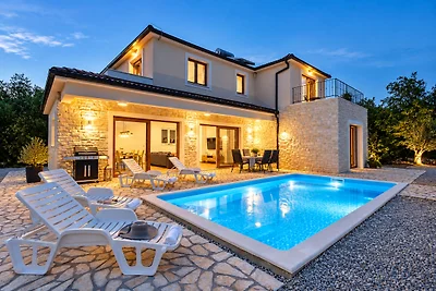 Villa Dolac mit Pool und Garten