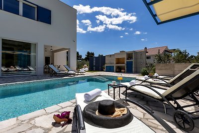 Ferienhaus Blue Sky mit Pool