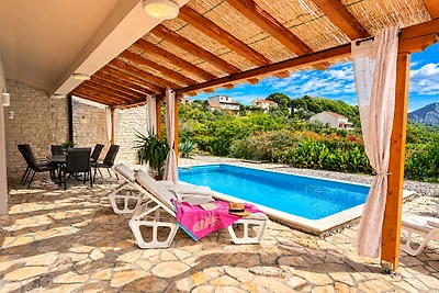 Villa Dolac mit Pool