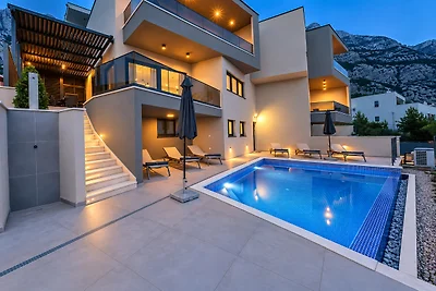 Villa VIP mit Pool – bis 9 Personen