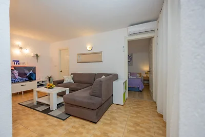 Karmela in Makarska für vier