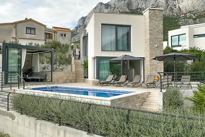 Villa Oscar mit beheiztem Pool in Makarska