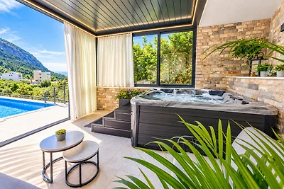 Villa Oscar mit beheiztem Pool in Makarska