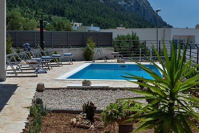 Villa Smart with pool in Makarska