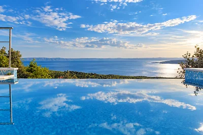 Steinvilla Dado mit infinity Pool
