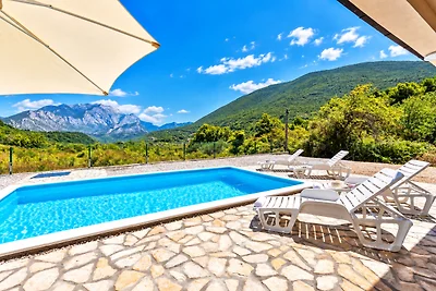 Villa Dolac mit Pool und Garten