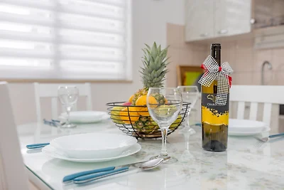 Karmela in Makarska für vier