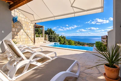 Steinvilla Dado mit infinity Pool