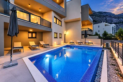 Villa VIP mit Pool – bis 9 Personen