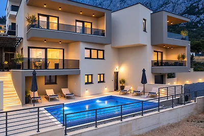 Villa VIP mit Pool – bis 9 Personen