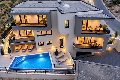 Villa VIP mit Pool – bis 9 Personen
