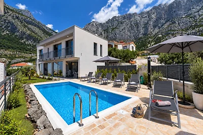 Villa Smart mit Pool in Makarska