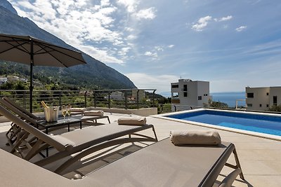 Villa Oscar mit beheiztem Pool in Makarska