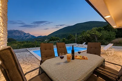Villa Dolac mit Pool und Garten