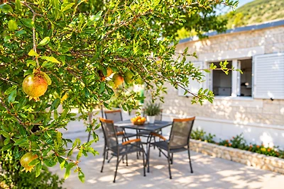 Kleines Ferienhaus Girani mit Pool