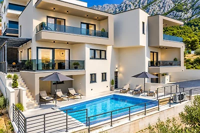 Villa VIP mit Pool – bis 9 Personen