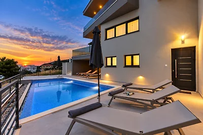 Villa VIP mit Pool – bis 9 Personen