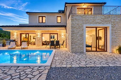 Villa Dolac mit Pool und Garten