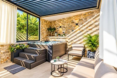 Villa Oscar mit beheiztem Pool in Makarska