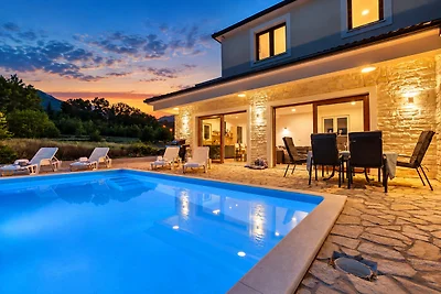 Villa Dolac mit Pool und Garten