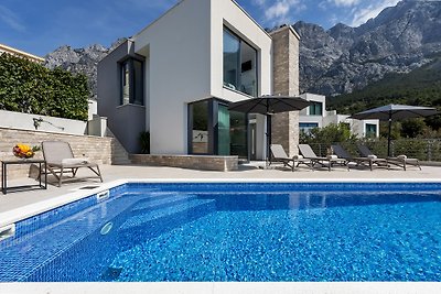 Villa Oscar mit beheiztem Pool in Makarska