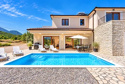 Villa Dolac mit Pool und Garten