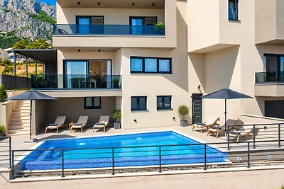 Villa VIP mit Pool – bis 9 Personen
