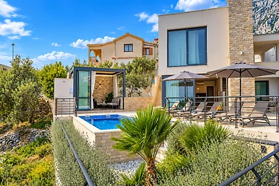 Villa Oscar mit beheiztem Pool in Makarska