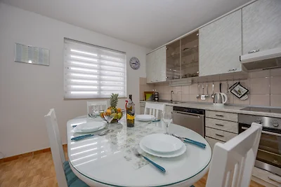 Karmela in Makarska für vier