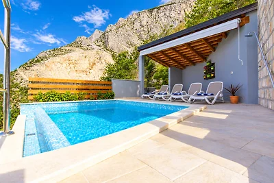 Steinvilla Dado mit infinity Pool