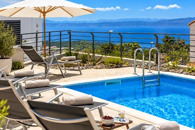 Villa Smart mit Pool in Makarska
