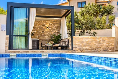 Villa Oscar mit beheiztem Pool in Makarska