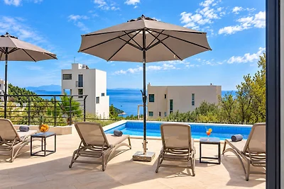 Villa Oscar mit beheiztem Pool in Makarska