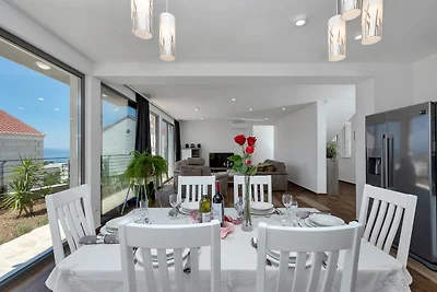 Villa Smart mit Pool in Makarska