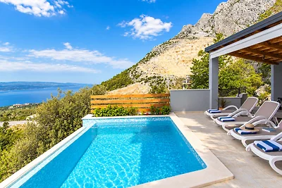 Steinvilla Dado mit infinity Pool