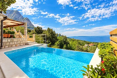 Steinvilla Dado mit infinity Pool