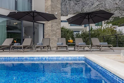 Villa Oscar mit beheiztem Pool in Makarska