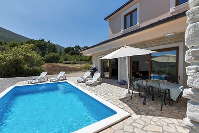 Villa Dolac mit Pool und Garten