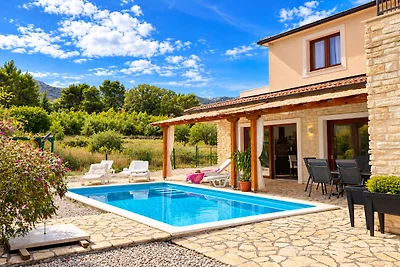 Villa Dolac mit Pool
