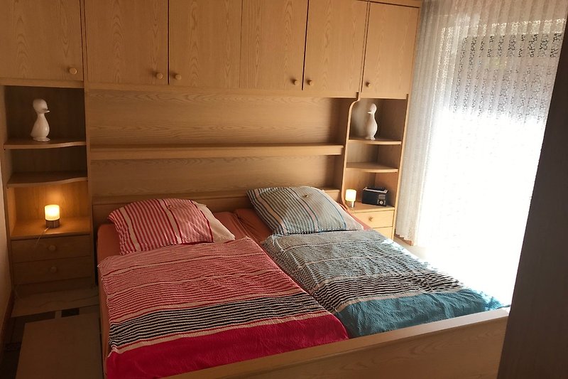 Doppelbett  im Schlafzimmer