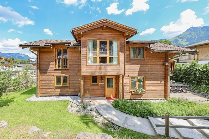 Gemütliches Holzhaus mit Veranda und direktem Pool Zugang