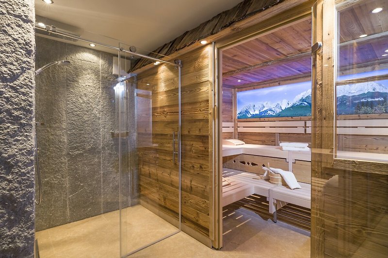 Am-Sauna im Rosenhof - Wellnessbereich mit Relaxliegen und Infrarotkabine