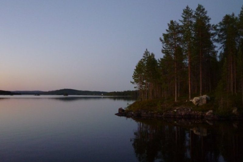 Noche de verano en el lago