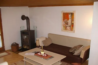 kleines Haus am Waldrand