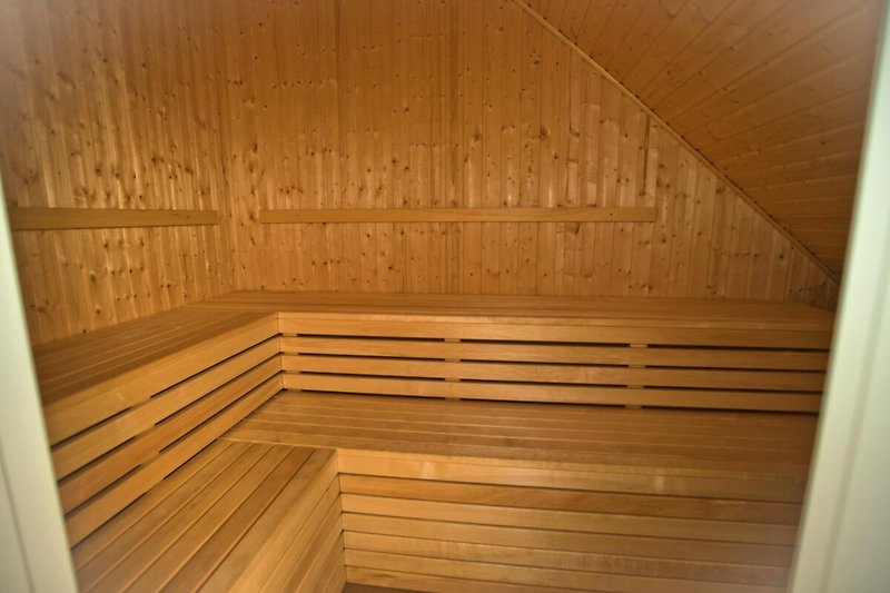 Große Sauna im Bad