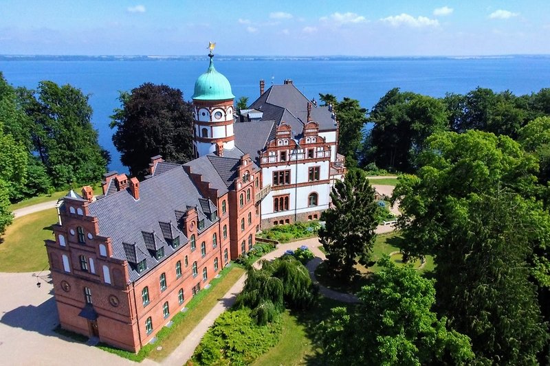 Schloss Wiligrad am Schweriner See
