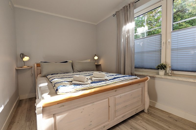 Schlafzimmer 2 mit Doppelbett (1,80 x 2,00m)